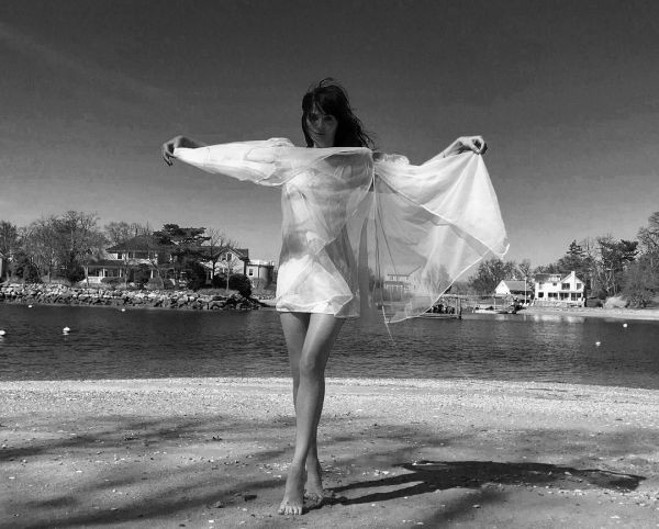 50-летняя датская супермодель и фотограф Хелена Кристенсен (Helena Christensen) в купальниках