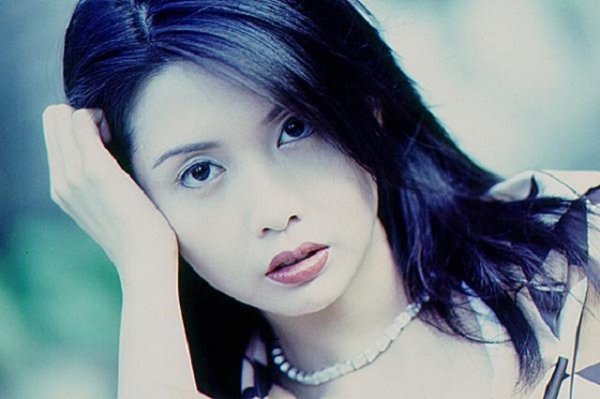 51-летняя актриса Чингми Яу выглядит не старше ее 18-летней дочери