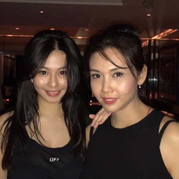 51-летняя актриса Чингми Яу выглядит не старше ее 18-летней дочери