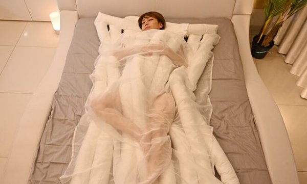 Еще одно странное изобретение из Японии - "одеяло-лапша"