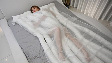 Еще одно странное изобретение из Японии - "одеяло-лапша"