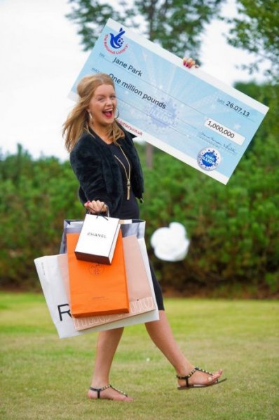 Победительница лотереи EuroMillions планирует заработать еще миллион, продавая откровенные фото