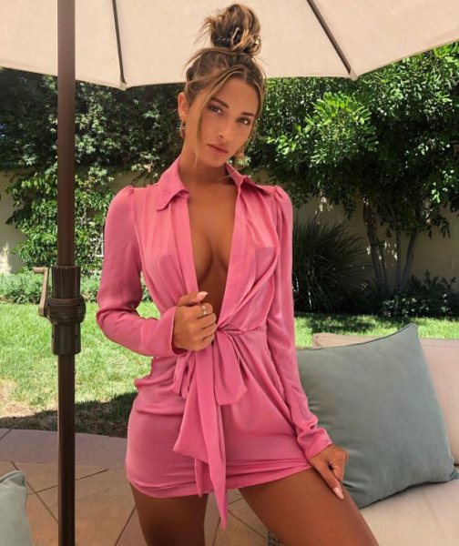 23-летняя модель Сиерра Скай (Sierra Skye) на фото в Instagram