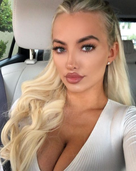 28-летняя американская модель и актриса Линдси Пелас (Lindsey Pelas) на фото в Instagram