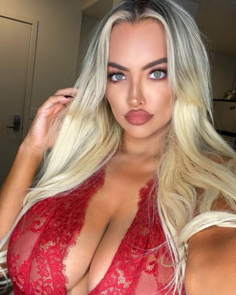 28-летняя американская модель и актриса Линдси Пелас (Lindsey Pelas) на фото в Instagram