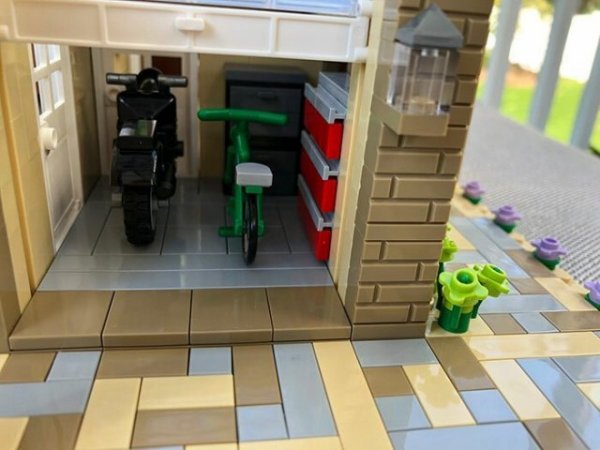 Дизайнер делает потрясающие дома из LEGO