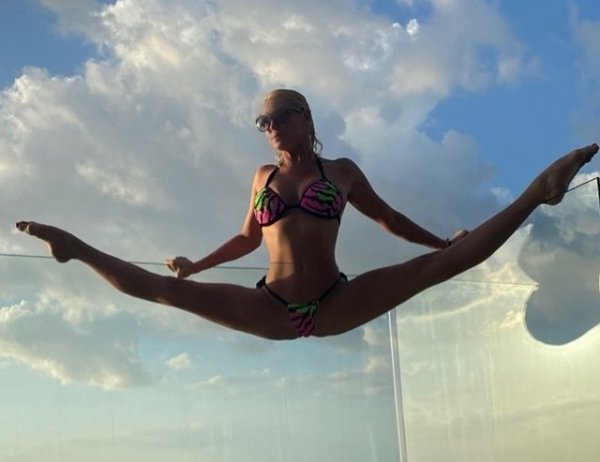 43-летняя российская балерина, танцовщица и общественная деятельница Анастасия Волочкова на фото в Instagram