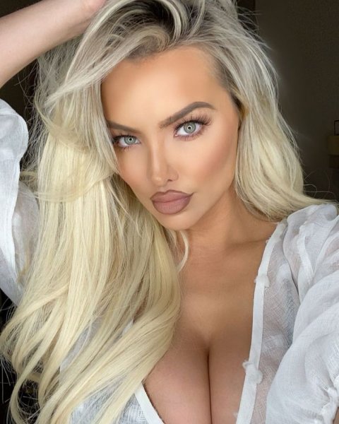 28-летняя американская модель и актриса Линдси Пелас (Lindsey Pelas) на фото в Instagram