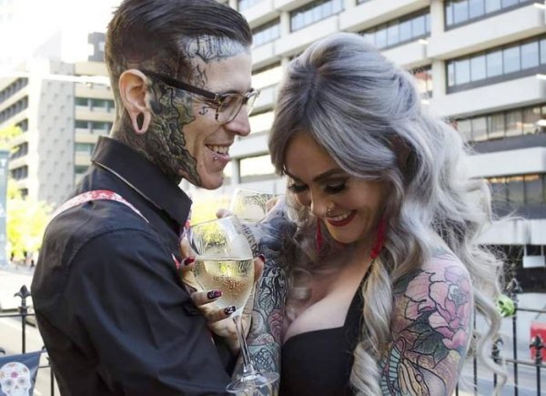 Самая татуированная врач в мире рассказала о своей непростой, но интересной жизни