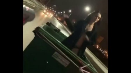 Видео: В Чебоксарах девушку в нижнем белье прокатили в мусорном баке