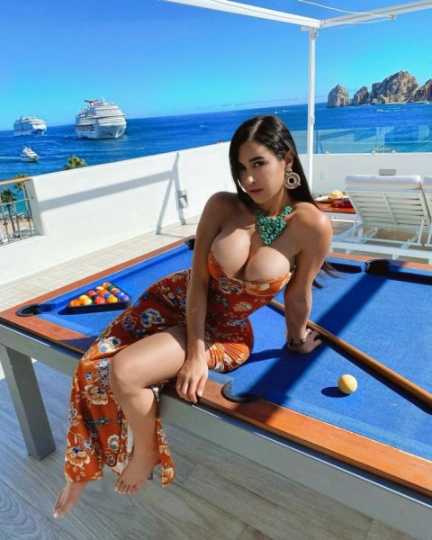 29-летняя американская модель Жослин Кано (Joselyn Cano) на фото в Instagram