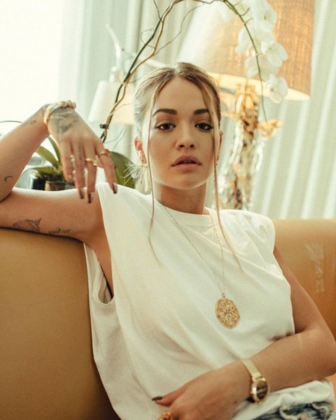 29-летняя британская певица и актриса Рита Ора (Rita Ora) на снимках в Instagram