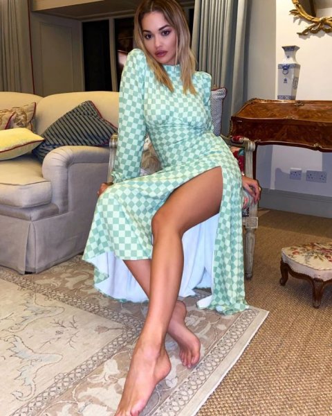 29-летняя британская певица и актриса Рита Ора (Rita Ora) на снимках в Instagram