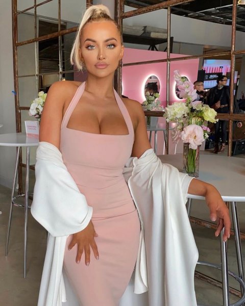 28-летняя американская модель и актриса Линдси Пелас (Lindsey Pelas) на снимках в Instagram