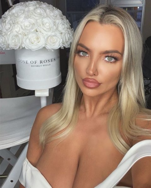 28-летняя американская модель и актриса Линдси Пелас (Lindsey Pelas) на снимках в Instagram