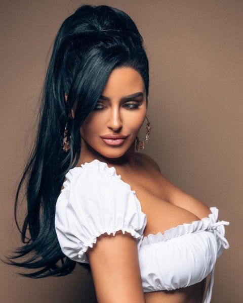 28-летняя американская модель Эбигейл Рэтчфорд (Abigail Ratchford) на фото в Instagram