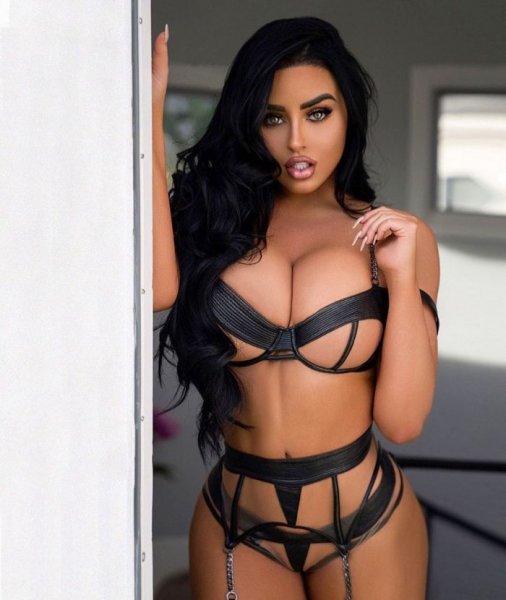 28-летняя американская модель Эбигейл Рэтчфорд (Abigail Ratchford) на фото в Instagram