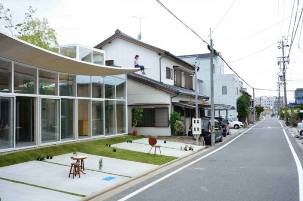 Японские архитекторы создали для себя офис, в котором есть парк на крыше