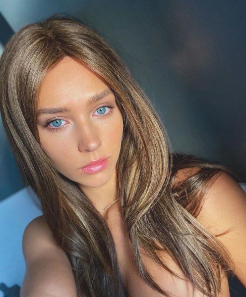 25-летняя американская модель Рэйчел Кук (Rachel Cook) на фото в Instagram