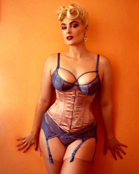 27-летняя австралийская модель и художница Стефании Феррарио (Stefania Ferrario) на фото в Instagram