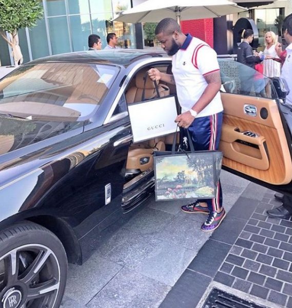 В Дубае арестовали звезду Instagram Раймонда Аббаса – в его квартире нашли больше 37 млн долларов наличными