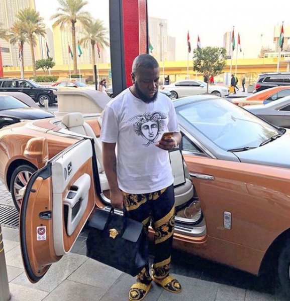В Дубае арестовали звезду Instagram Раймонда Аббаса – в его квартире нашли больше 37 млн долларов наличными