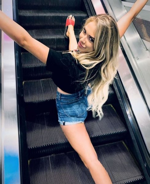 25-летняя американская модель и актриса Антье Утгаард (Antje Utgaard) на фото в OnlyFans и Instagram