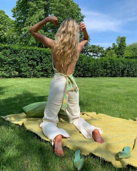 31-летняя шведская модель Эльза Хоск (Elsa Hosk) на фото в Instagram