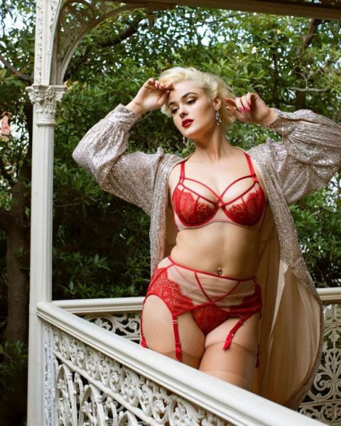 27-летняя австралийская модель и художница Стефании Феррарио (Stefania Ferrario) на фото в Instagram