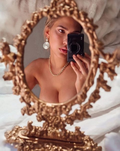 26-летняя американская модель и актриса Кара Дель Торо (Kara Del Toro) на фото в Instagram