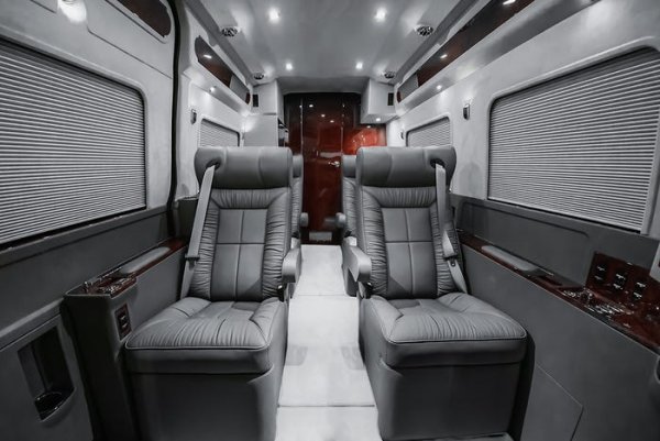 Пуленепробиваемый Mercedes Sprinter стоимостью 550 000 долларов