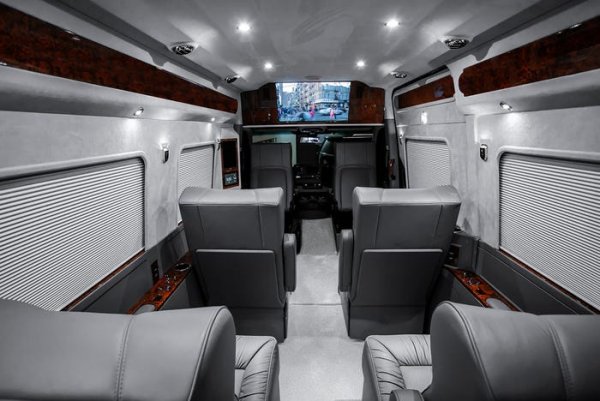 Пуленепробиваемый Mercedes Sprinter стоимостью 550 000 долларов