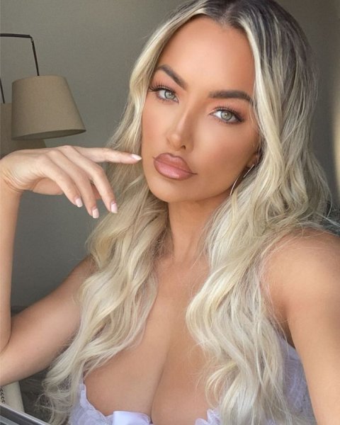 29-летняя американская модель и актриса Линдси Пелас (Lindsey Pelas) на фотографиях в Instagram