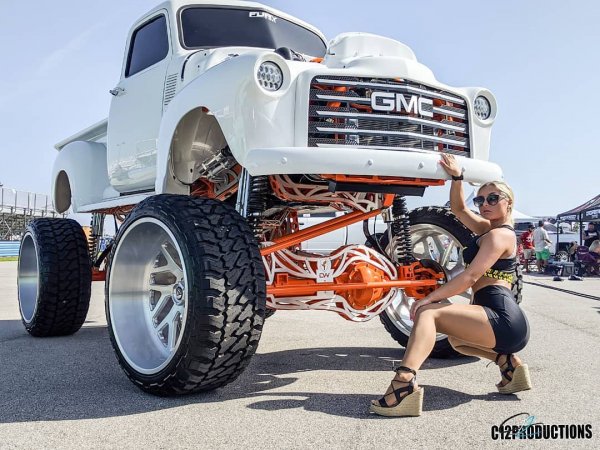 Daytona Truck Meet 2020: эксклюзивные грузовики и красивые девушки