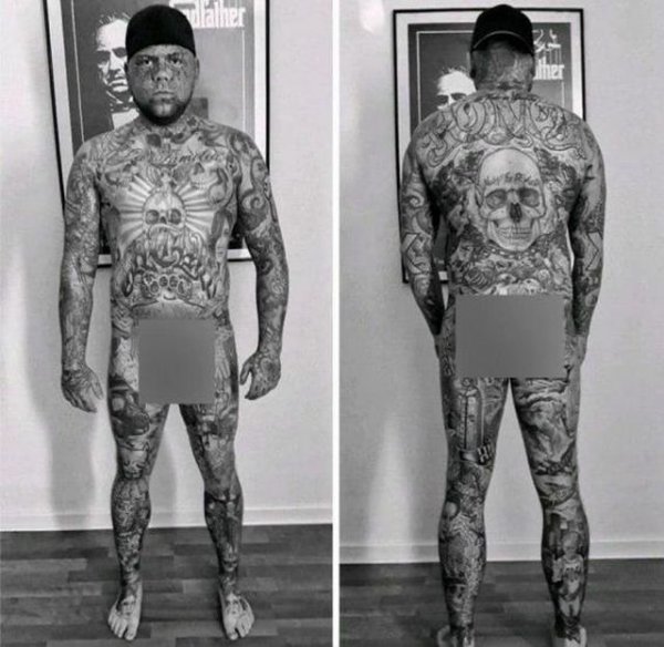 Парень из Германии потратил 50 тысяч евро, чтобы покрыть все тело татуировками
