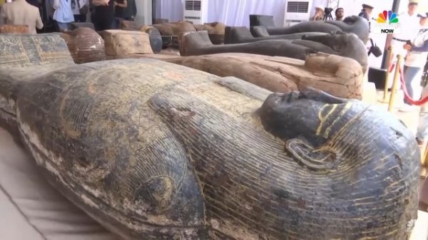 В Египте нашли саркофаг с 2500-летней мумией. Что же внутри?