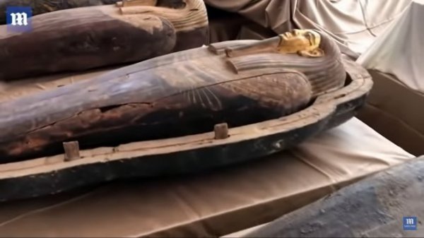 В Египте нашли саркофаг с 2500-летней мумией. Что же внутри?