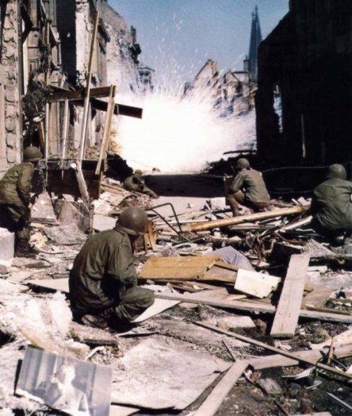 Подборка редких цветных снимков времен Второй мировой войны