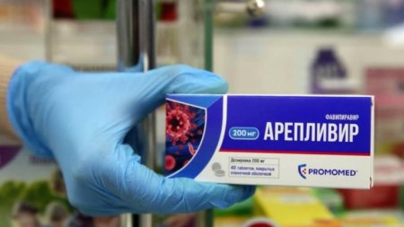 Москвич в страхе перед коронавирусом выпил 30 таблеток "Арепливира" за раз. Но всё равно оказался в больнице