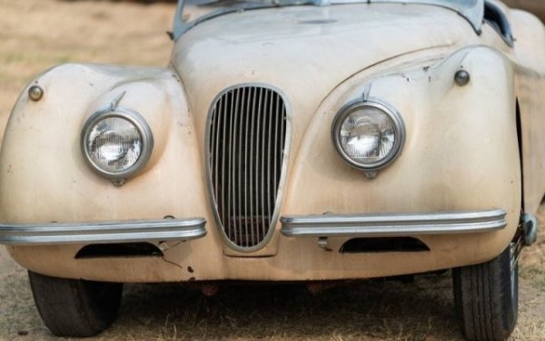 Jaguar XK120 1954 года, несколько десятилетий простоявший в гараже