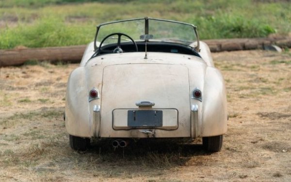 Jaguar XK120 1954 года, несколько десятилетий простоявший в гараже