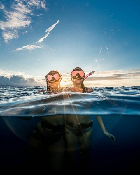 «Большой и синий океан»: фотограф-фридайвер показал удивительную серию подводных кадров