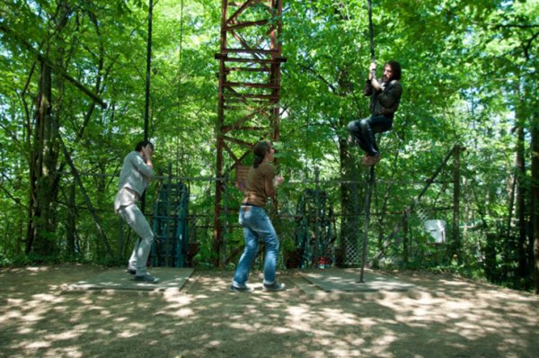 Итальянец в одиночку построил парк аттракционов в лесу
