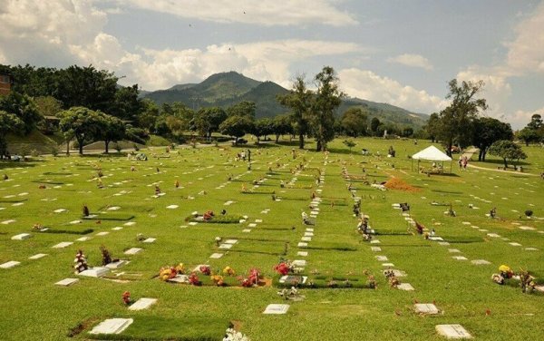 Город мертвых: 10 могил самых известных преступников