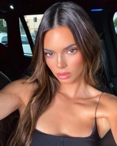 24-летняя американская модель Кендалл Дженнер (Kendall Jenner) на снимках в Instagram