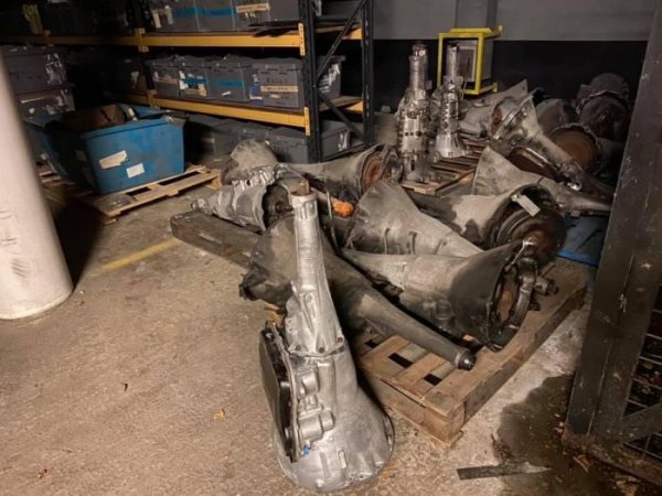 Редкие суперкары стоимостью £30 млн найдены пылящимися в заброшенном подземном гараже