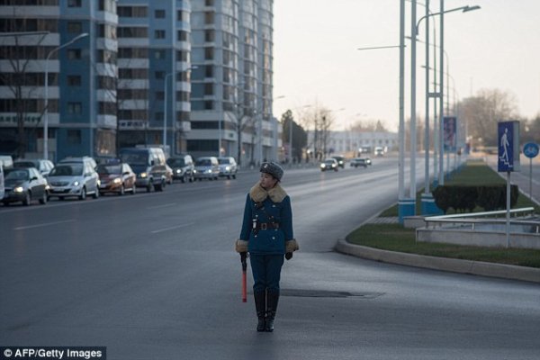 Фото девушки регулировщицы в берлине