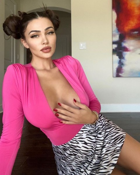 33-летняя сербская модель Дженна Дженович (Jenna Jenovich) на снимках в Instagram