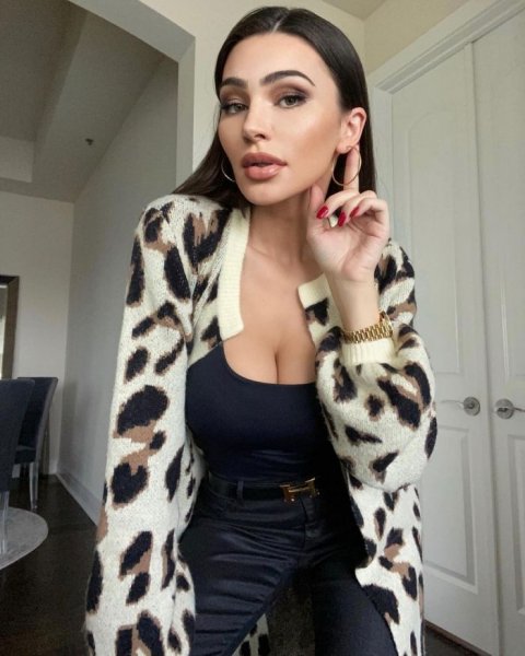 33-летняя сербская модель Дженна Дженович (Jenna Jenovich) на снимках в Instagram