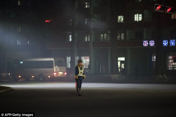 В северокорейскую дорожную полицию выбирают только красивых девушек